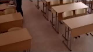 Учитель поднял на руки ученицу