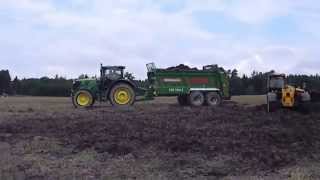 John Deere 6210R a Bergmann TSW 4190 S