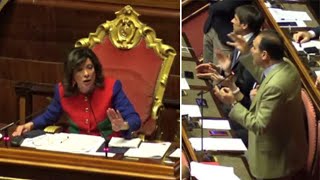 Sfiducia a Toninelli, scontro in aula tra Marcucci e Casellati: "Ci interrompe sempre, ci tortura"