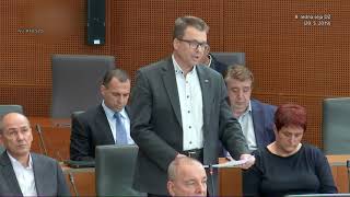 [Slovenija] 23.05.2019 Nova24TV Na meji prerezana, uničena ograja, okoli Šarčeve hiše betonski zid