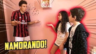 EU ESTOU NAMORANDO! - ( TROLLANDO O MEU IRMÃO )