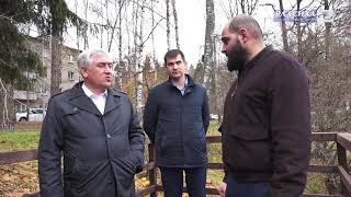 Глава г.о. Власиха А. Алябьев осмотрел набережную верхнего озера