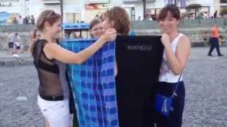 18+ Девушки переодеваются на пляже Ялты