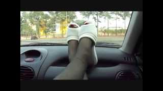 Slipper Dangling 47