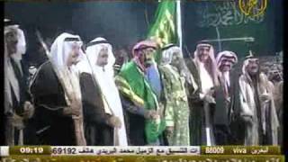 أبو متعب يلعب العرضة النجدية