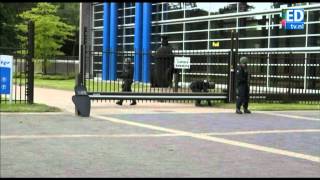 Zwaarbewapende politie-eenheid in actie