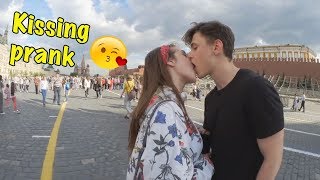 Kissing Prank: ПОЦЕЛУЙ СО ШКОЛЬНИЦЕЙ | Развод на поцелуй | ЛУЧШЕЕ ЗА МАЙ