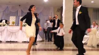 ♥ ОТ ЕЕ ТАНЦА МУЖИКИ КУРЯТ В СТОРОНКЕ ♥