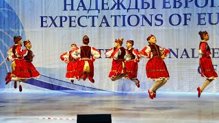 Закарпатский танец. Ансамбль народного танца "Веснянка" из Симферополя выступает на конкурсе в Сочи