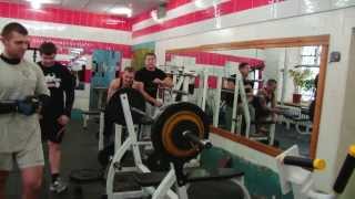 Соревнования по жиму лёжа в спортклубе золотой зал