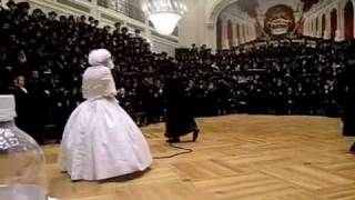 Spinka Rebbe dancing Mitzva Tantz at his daughter Wedding