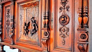 Буфет из ореха с элементами резьбы.