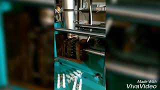 Vertical injection moulding machine(4)