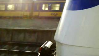 NS SGMm Sprinter 2955 rijdt station Den Haag Centraal binnen