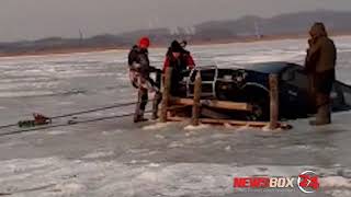 В Пригороде Артема машина ушла под лед