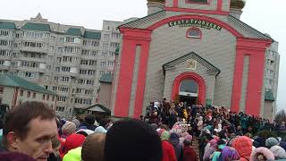 Похороны убитого мальчика в Железногорске 31.10.18. Отпевание в храме
