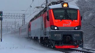 Электровоз ЭП20-066 с фирменным поездом №102 "Москва - Адлер"