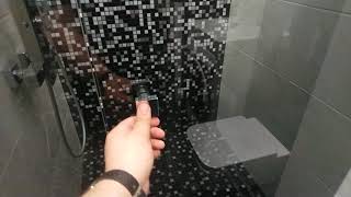 Душевое ограждение из серого стекла в нишу. Дизайн мужской душевой комнаты. Размеры 1026x1900 мм