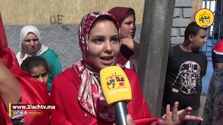 أصدقاء وعائلة التلميذ اللي شعل فرسو العافية فالحي المحمدي يثوورن ويحرجون الأستاذة والمدير