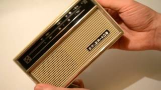 Vintage Russian Soviet USSR Portable Radio Selga 402 / Советское радио Селга 402