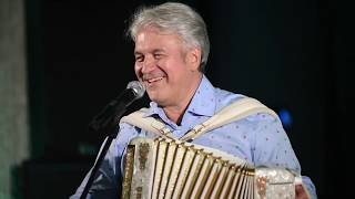 Поёт Валерий Сёмин. "На тропе, что луной запорошена"