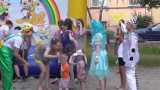 Детский праздник во дворе дома по ул. Красная площадь 2/4