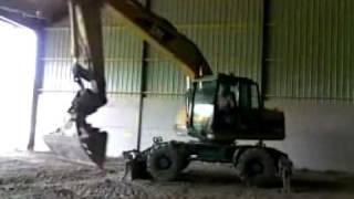 Nivellement avec une pelle Caterpillar M318C de 20 T
