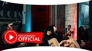 Zaskia Gotik - Sisa Semalam (Official Music Video NAGASWARA) #music
