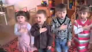 Дети в садике поют гимн Украины