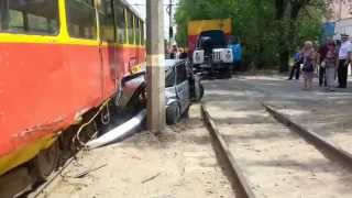 ДТП Волжский 22.05.2013 Энгельса-Машиностроителей (Таксист не пропустил трамвай)