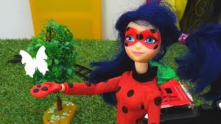 Игры с Леди Баг - Акума в поезде! - Видео для детей.