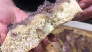 FOCACCIA SOFFICISSIMA CON CIPOLLA ROSSA DI TROPEA / VERY SOFT FOCACCIA WITH RED TROPEA ONION