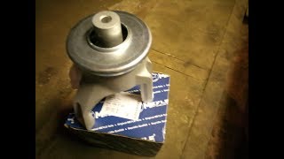 Замена задней подушки (гидроопоры) двигателя AXD VW Multivan T5.