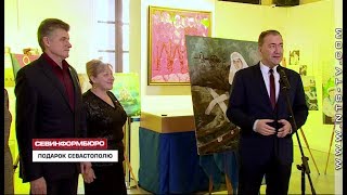 Юные художники из Евпатории подарили картину «Даша Севастопольская» севастопольскому музею