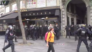 Clashes & tear gas as trade unions protest labor reforms in Paris (streamed live)