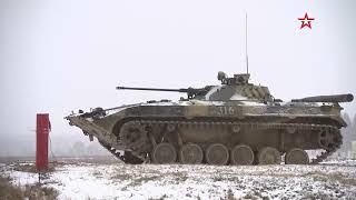 Огневая мощь БМП-2: кадры боевых стрельб на полигоне в Подмосковье