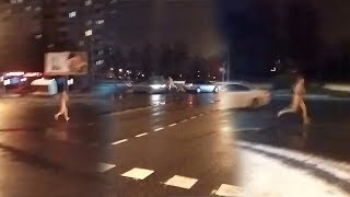 В Минске голый мужчина бегал по дороге и бросался под автомобили
