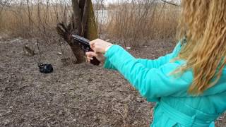 Девушка валит из ПМР по бутылкам