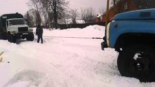 ГАЗ-33 08 вытаскивает лебедкой зил Ч.1 весна 2012