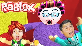 БАБУШКА СОШЛА С УМА и хочет нас съесть ПОБЕГ ОТ ЗЛОЙ БАБУШКИ в ROBLOX для детей KIDS CHILDREN