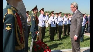 Открытие памятника «Героическим защитникам Ленинграда от Республики Коми» мемориала Невский пятачок