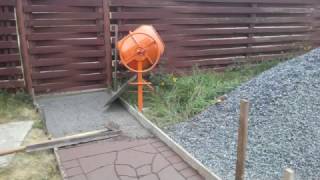 Садовая дорожка из декоративного бетона \ Garden path of decorative concrete