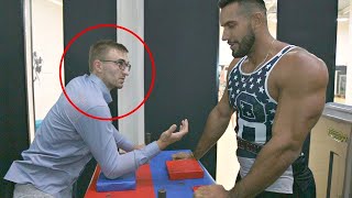Гигант офигел от ботаника!