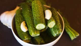 Малосольные огурцы с укропом и чесноком