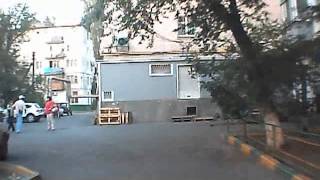 мужик ударил женщину