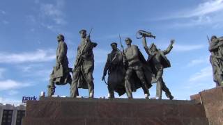 Памятник, групповая скульптура ЛЁТЧИК И МОРЯКИ, СТРОИТЕЛИ, СНАЙПЕРЫ на Площади Победы в СПб