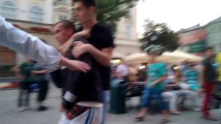 Бійка на пл. Ринок 10.06.2017 21:30 та викрадення золотого ланцюжка у хлопця