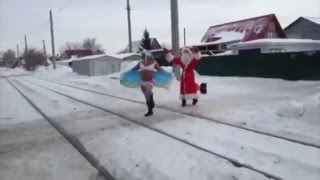 Пьяный Дед Мороз и Снегурочка зажигают