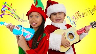 Wendy & Lyndon Pretend Play Singing Christmas Carol Songs & Nursery Rhymes for Presents