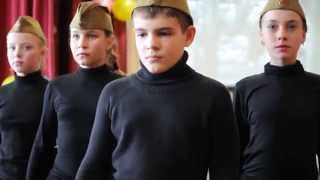Донецк: Школьный утренник в честь Дня Победы #1